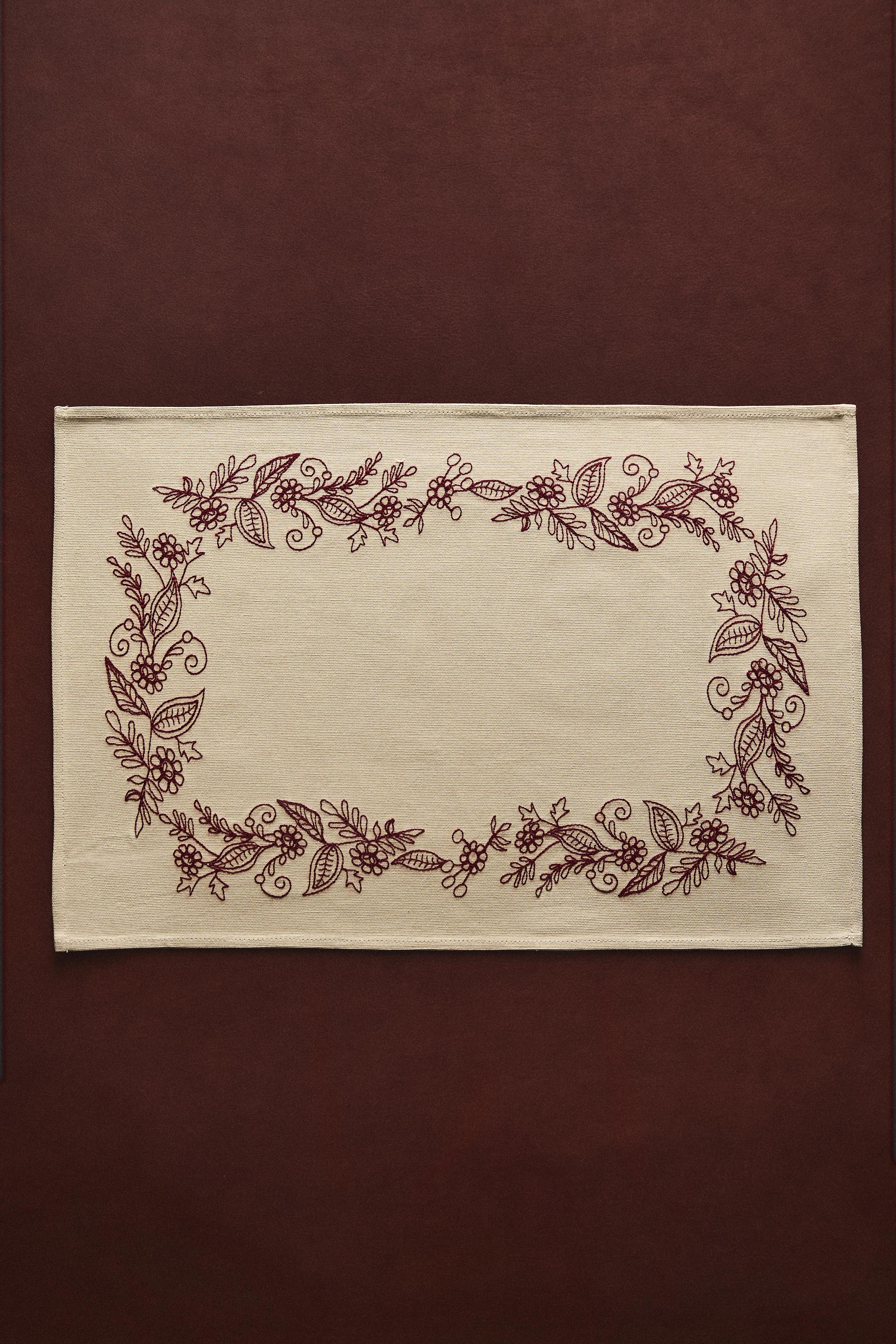 EMBROIDERED CHRISTMAS PLACEMAT WITH BRANCH DESIGN